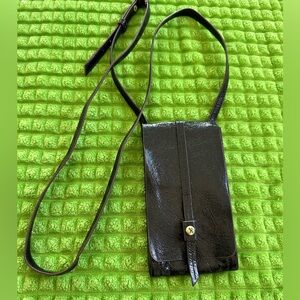 HOBO $125 retail! card/phone crossbody leather
